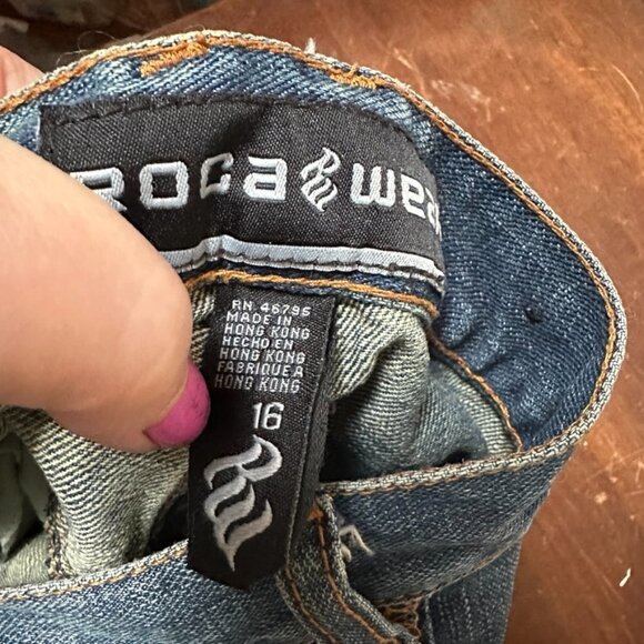 Rocawear vintage distressed jeans size 28 waist, boys size 16 , womens size 8 - Picture 8 of 8